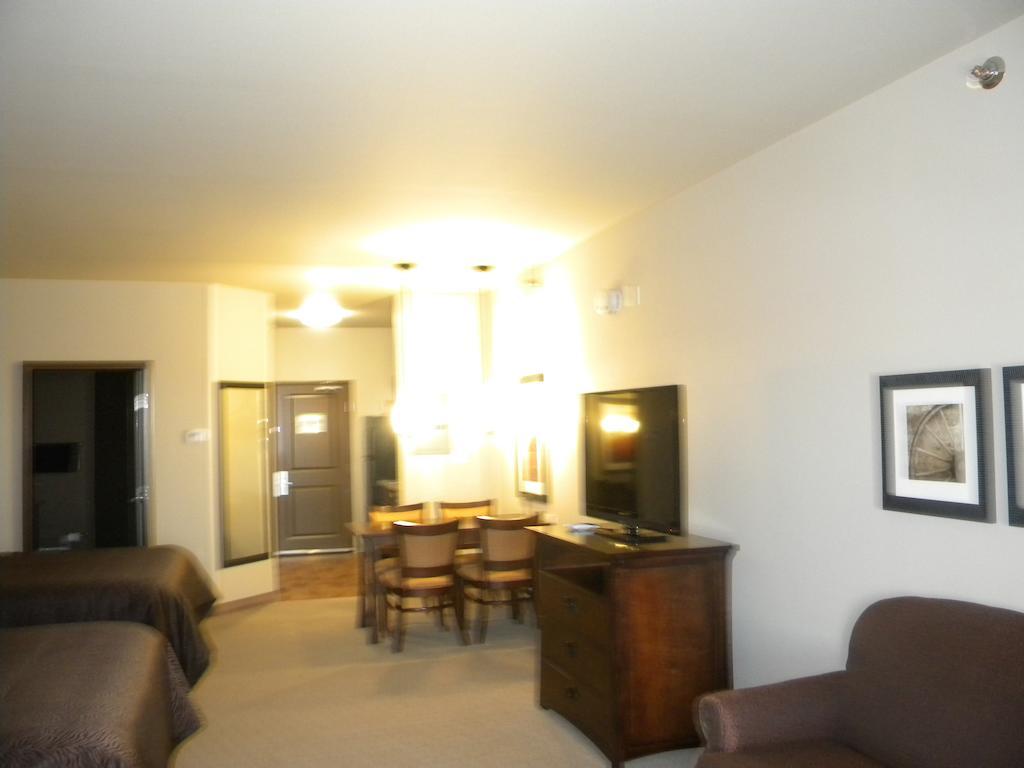 Teddy'S Residential Suites Watford City Eksteriør billede