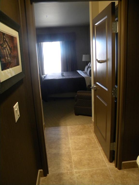 Teddy'S Residential Suites Watford City Eksteriør billede