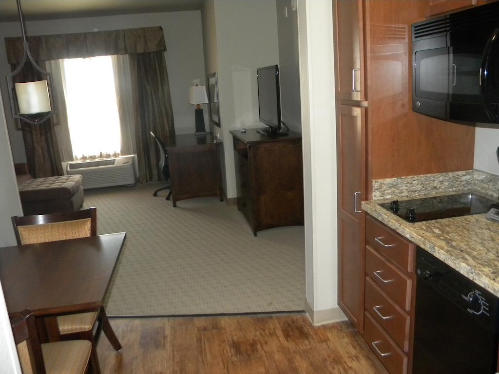 Teddy'S Residential Suites Watford City Eksteriør billede