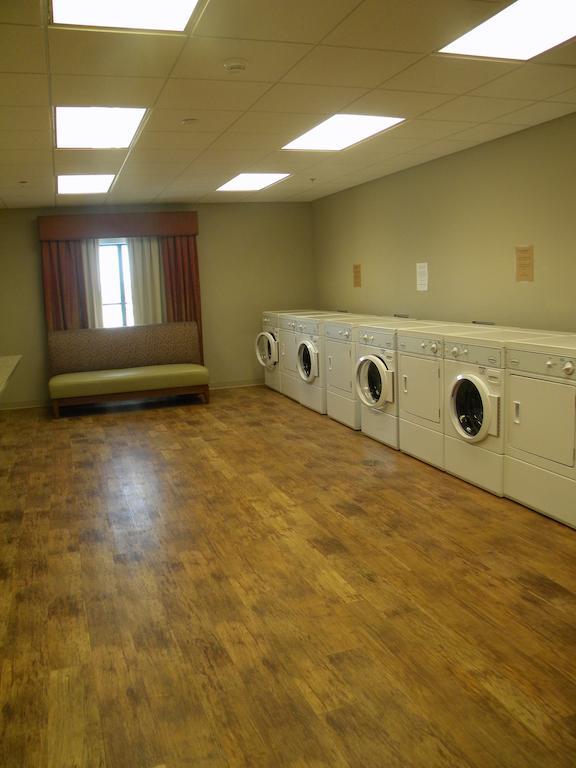 Teddy'S Residential Suites Watford City Eksteriør billede