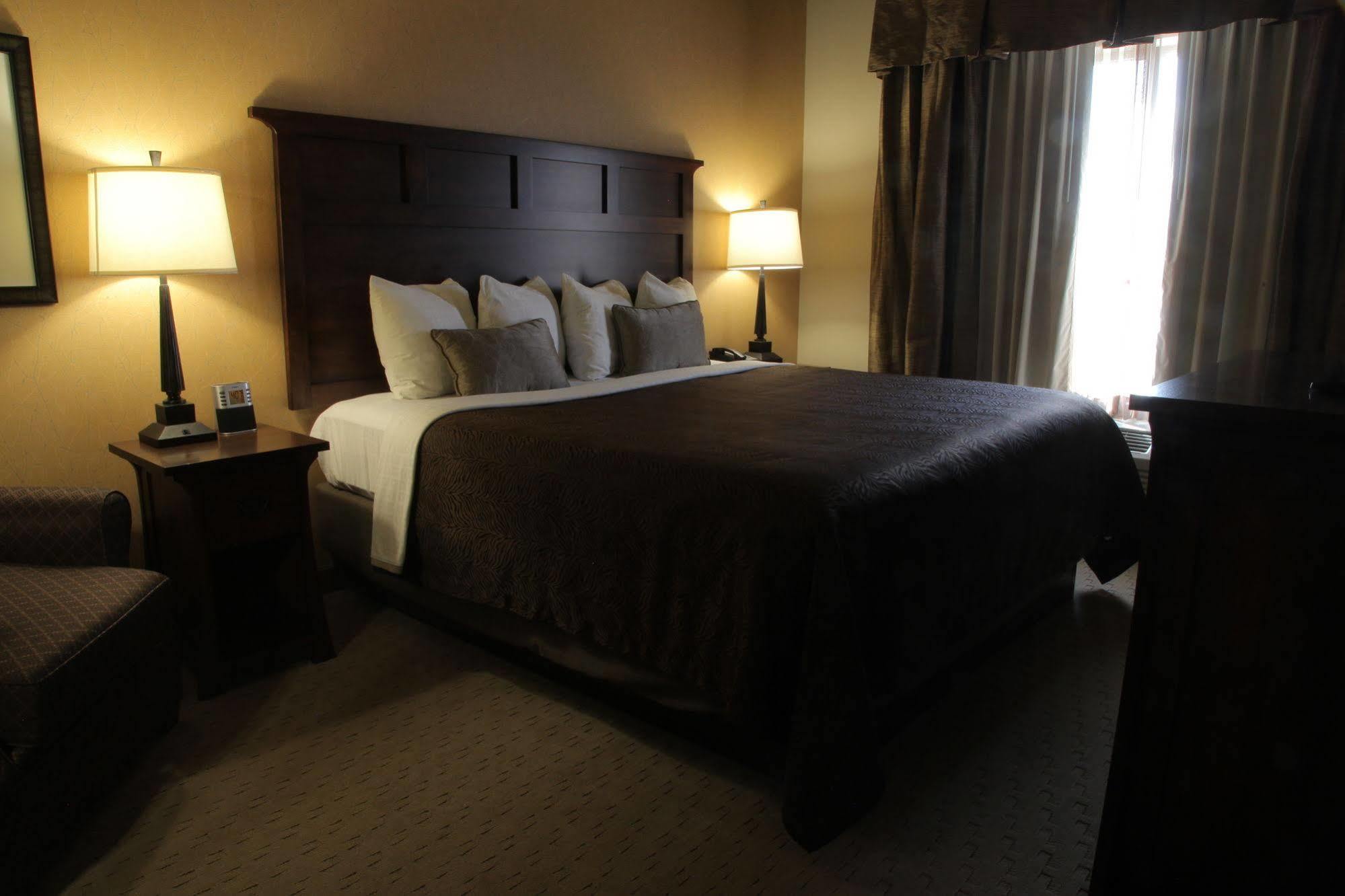 Teddy'S Residential Suites Watford City Eksteriør billede