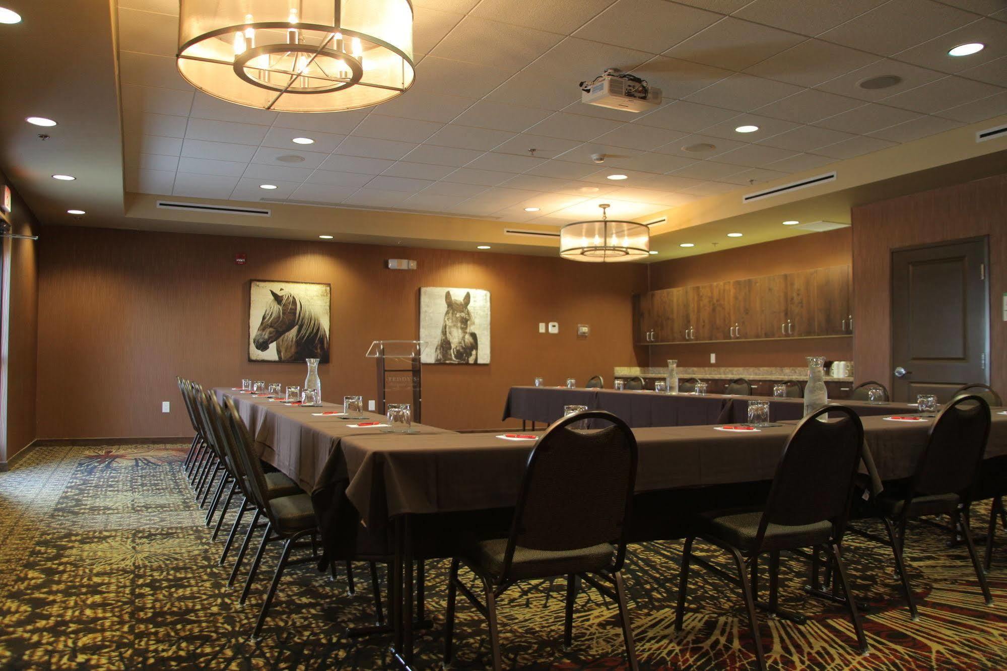 Teddy'S Residential Suites Watford City Eksteriør billede